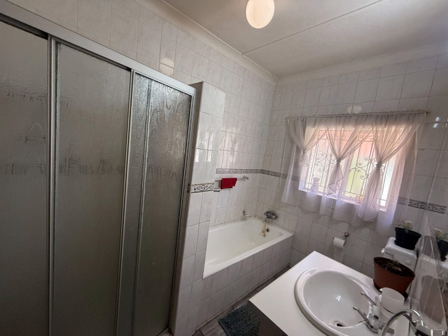 4 Bedroom Property for Sale in Florida Park Gauteng