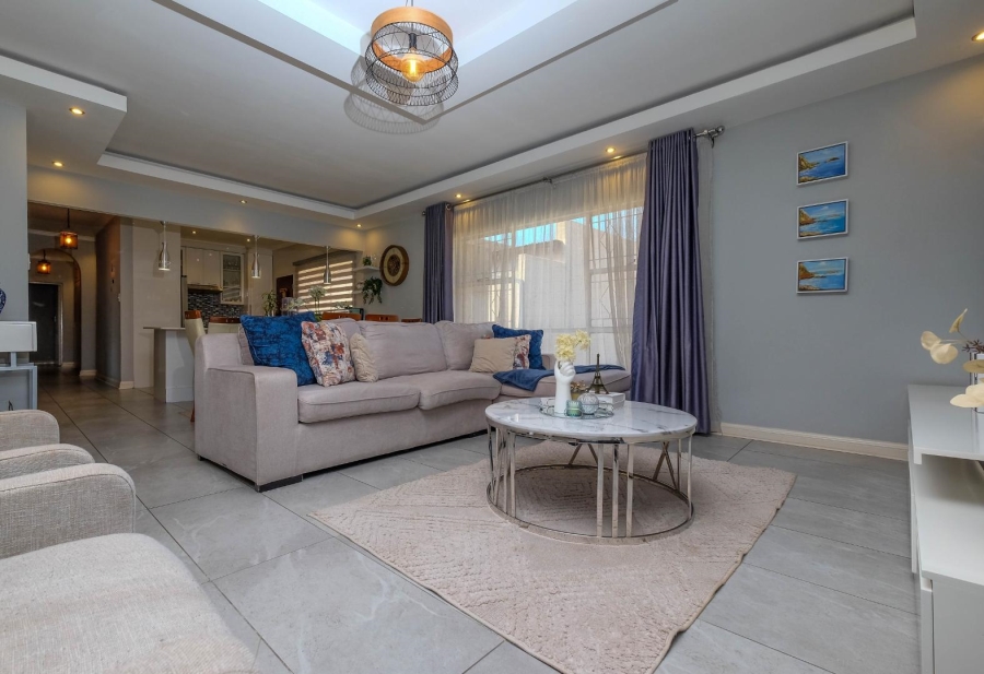 4 Bedroom Property for Sale in Buccleuch Gauteng