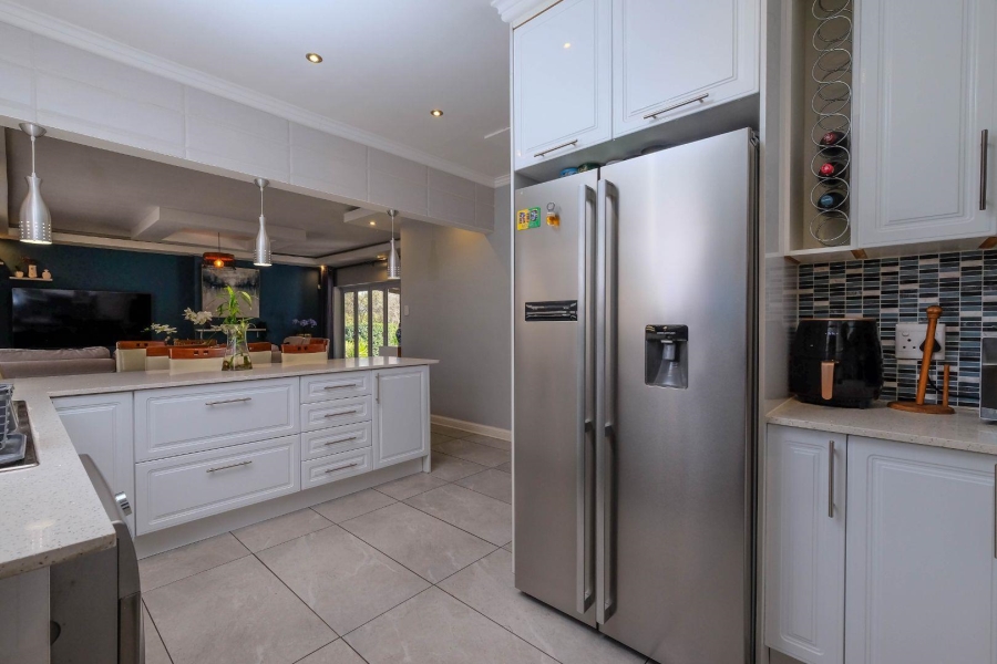 4 Bedroom Property for Sale in Buccleuch Gauteng