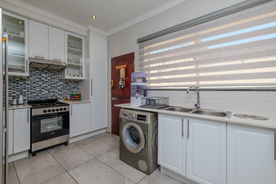 4 Bedroom Property for Sale in Buccleuch Gauteng