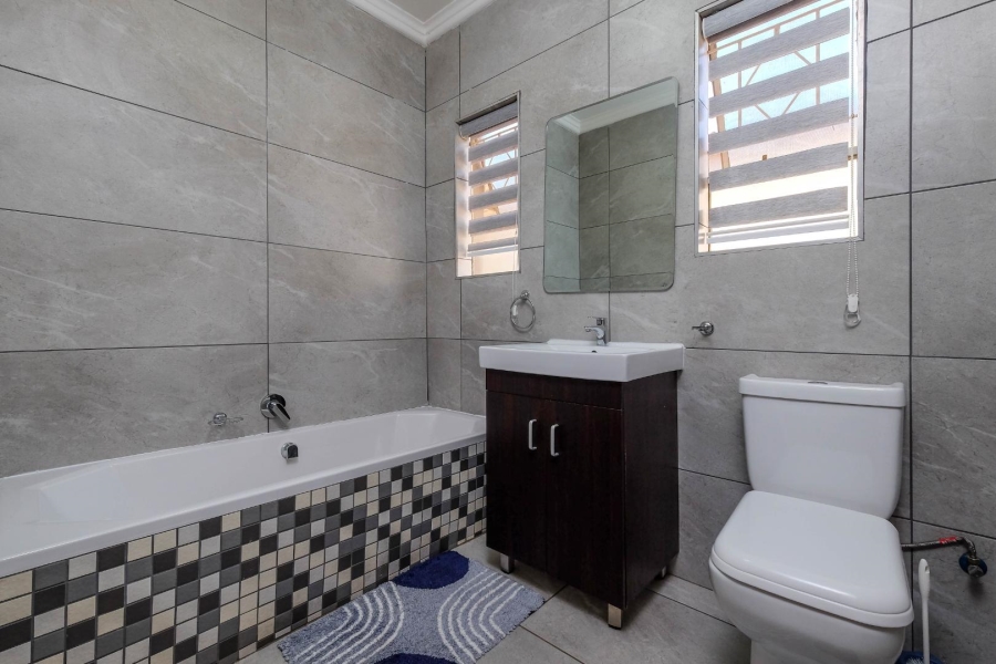 4 Bedroom Property for Sale in Buccleuch Gauteng