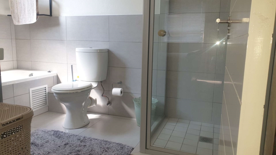 1 Bedroom Property for Sale in Jackal Creek Golf Estate Gauteng