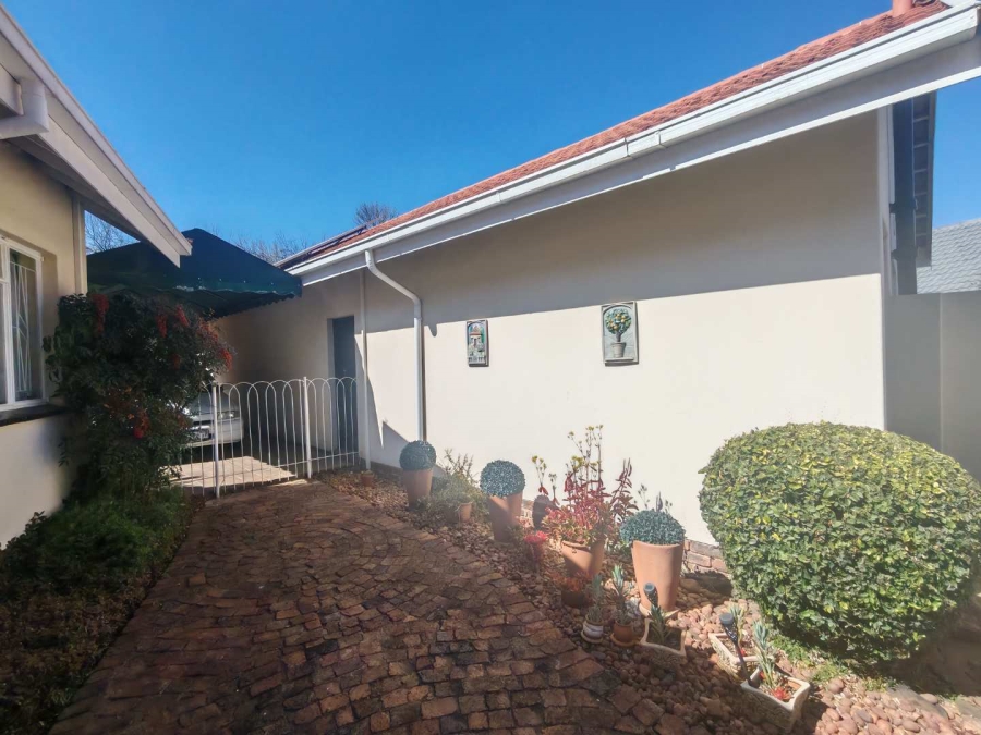 4 Bedroom Property for Sale in Doringkloof Gauteng
