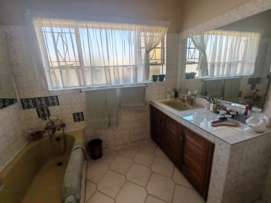 4 Bedroom Property for Sale in Doringkloof Gauteng