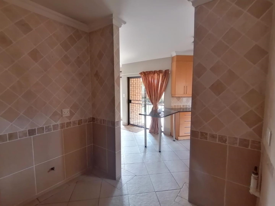 5 Bedroom Property for Sale in Rooihuiskraal North Gauteng