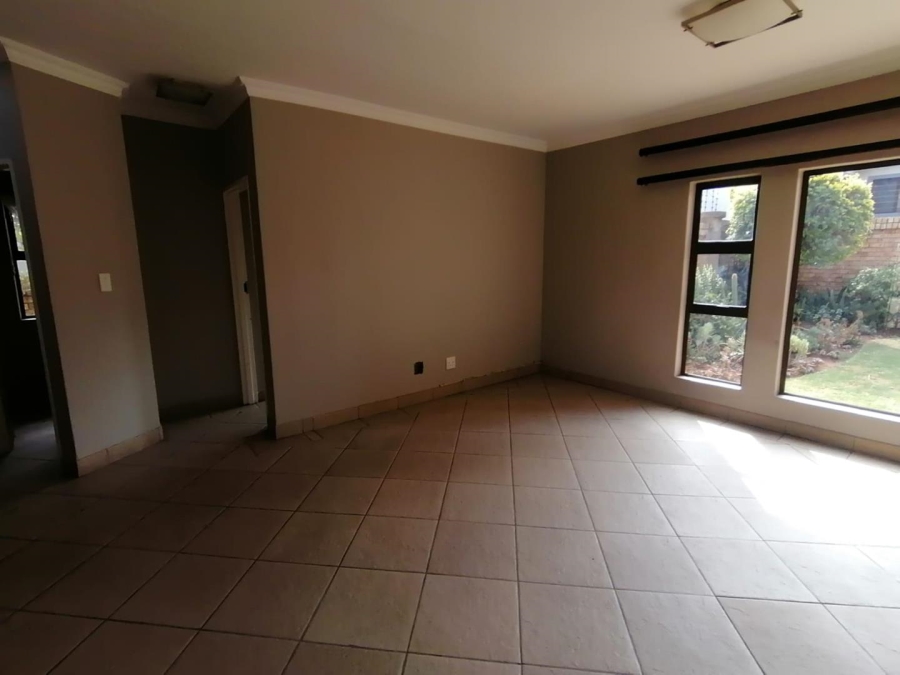 5 Bedroom Property for Sale in Rooihuiskraal North Gauteng