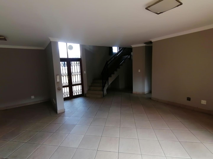 5 Bedroom Property for Sale in Rooihuiskraal North Gauteng