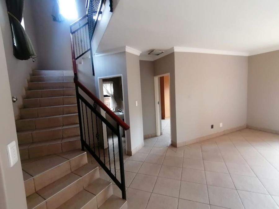 5 Bedroom Property for Sale in Rooihuiskraal North Gauteng