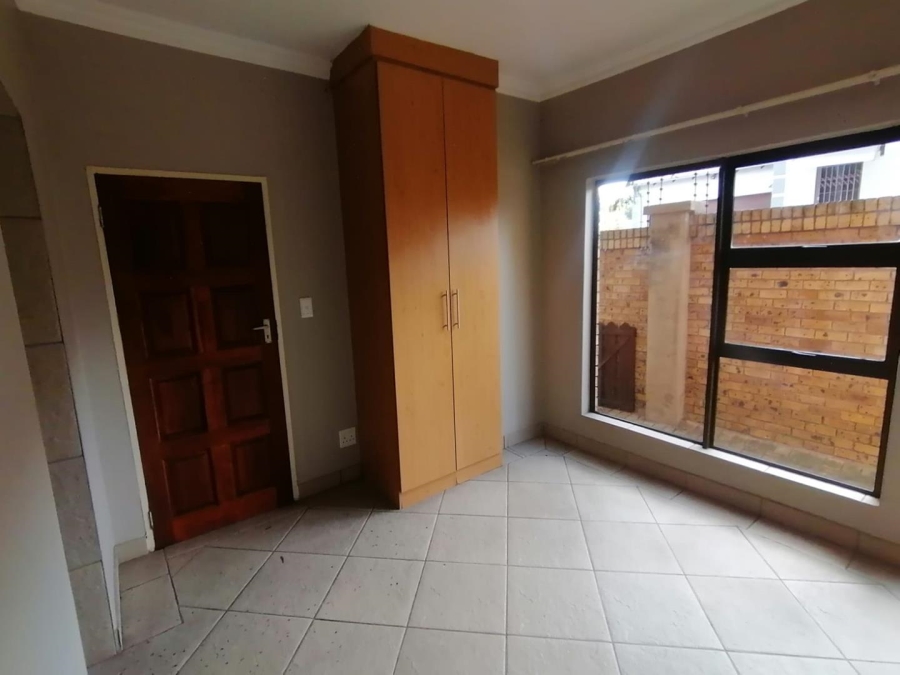 5 Bedroom Property for Sale in Rooihuiskraal North Gauteng