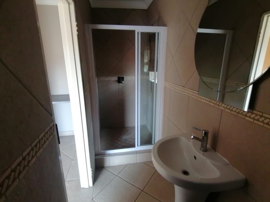 5 Bedroom Property for Sale in Rooihuiskraal North Gauteng