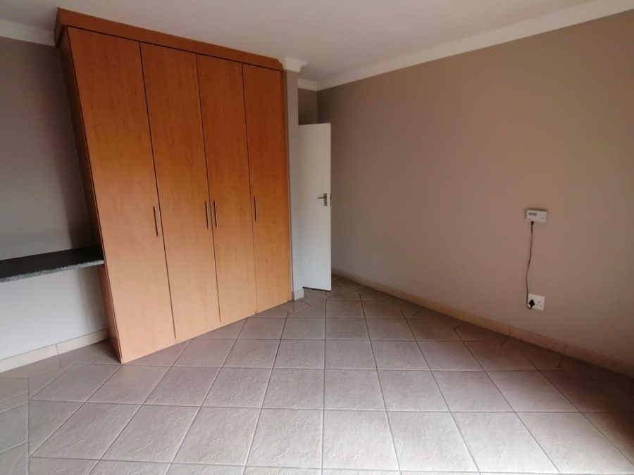 5 Bedroom Property for Sale in Rooihuiskraal North Gauteng