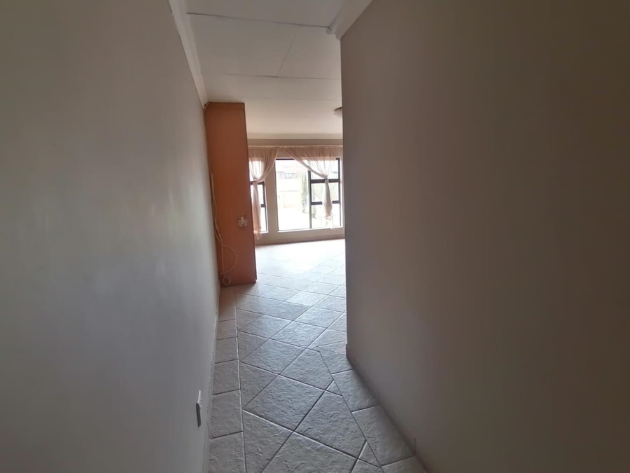 5 Bedroom Property for Sale in Rooihuiskraal North Gauteng