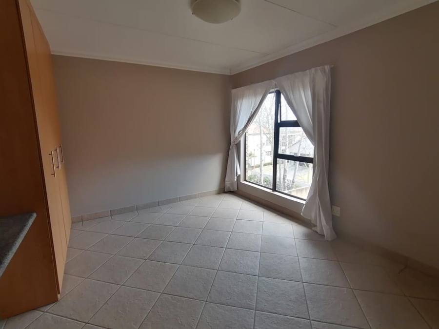 5 Bedroom Property for Sale in Rooihuiskraal North Gauteng