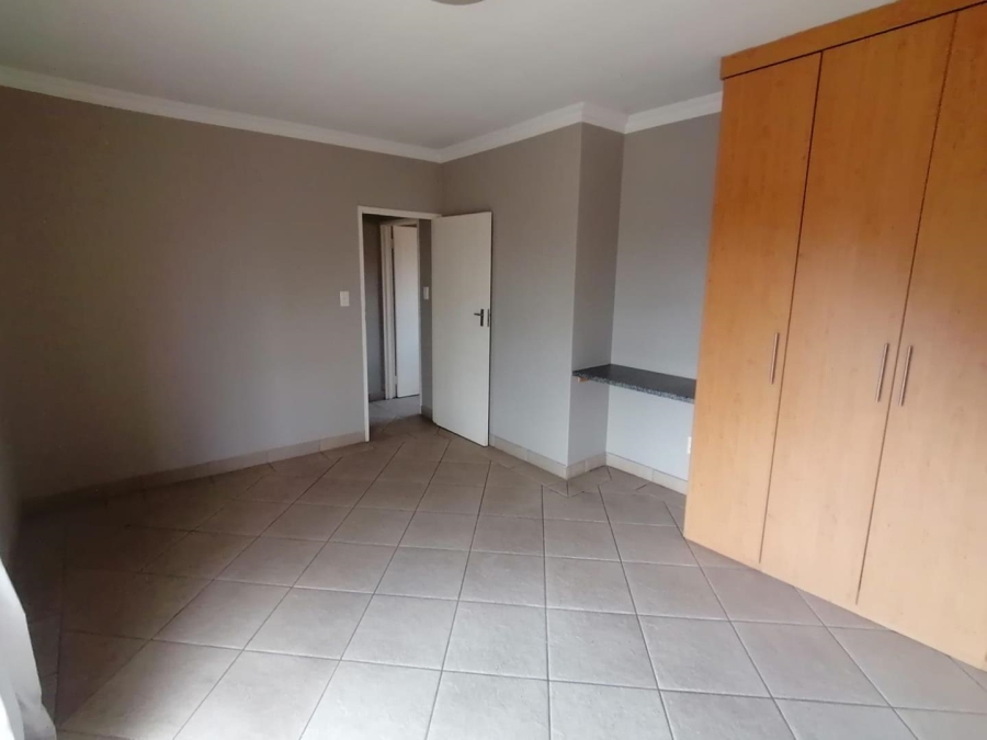 5 Bedroom Property for Sale in Rooihuiskraal North Gauteng