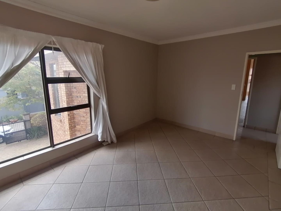 5 Bedroom Property for Sale in Rooihuiskraal North Gauteng