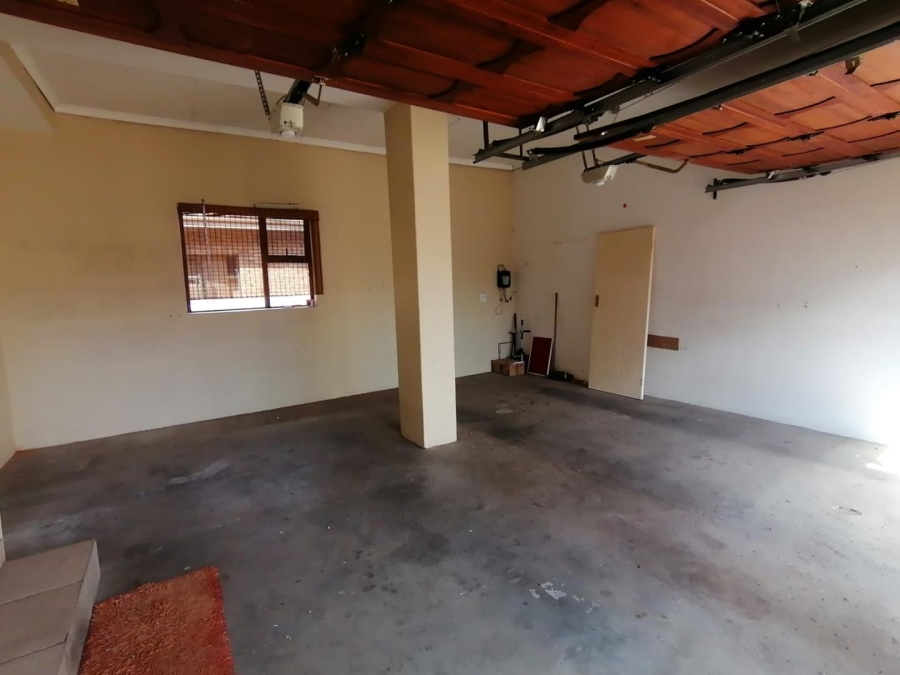 5 Bedroom Property for Sale in Rooihuiskraal North Gauteng