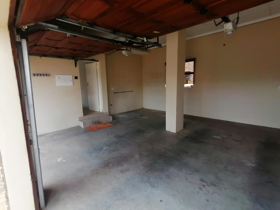 5 Bedroom Property for Sale in Rooihuiskraal North Gauteng