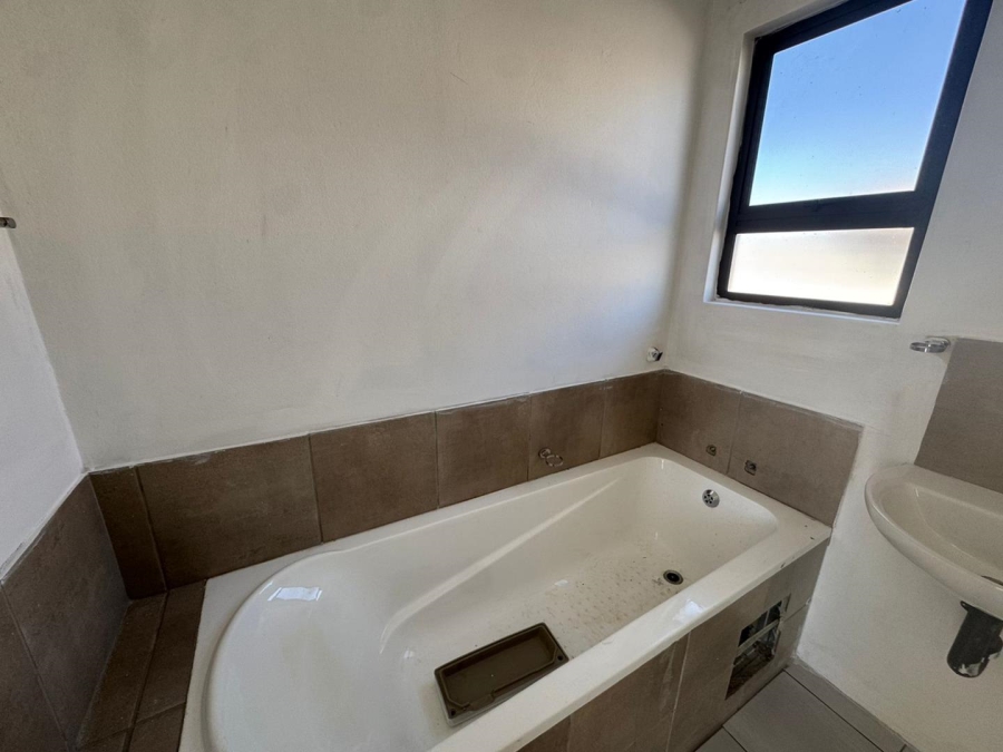 2 Bedroom Property for Sale in Toekomsrus Gauteng