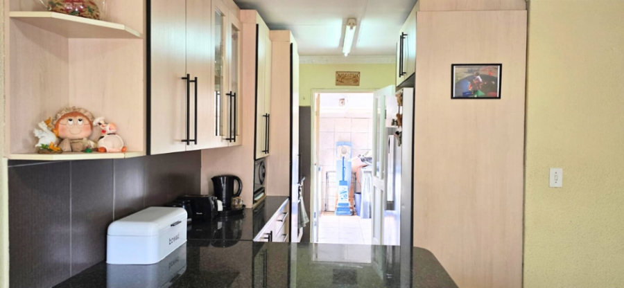 2 Bedroom Property for Sale in Albertsdal Gauteng