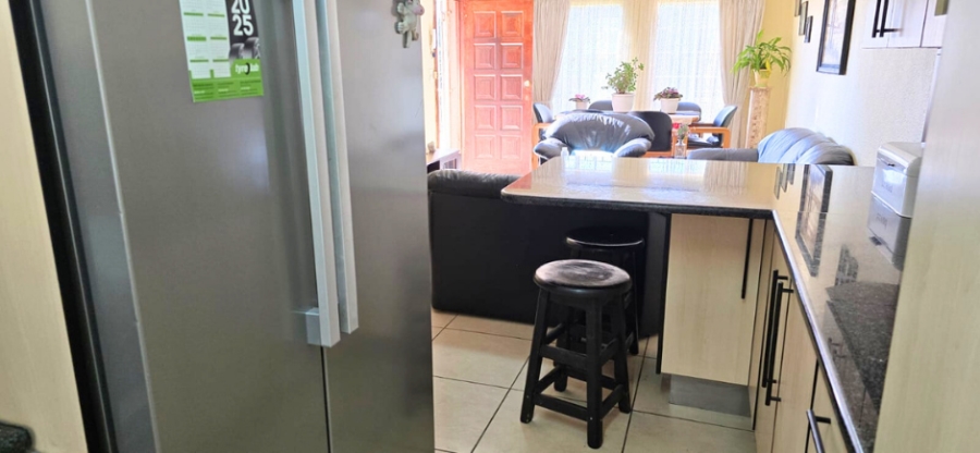 2 Bedroom Property for Sale in Albertsdal Gauteng