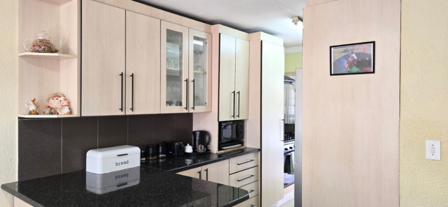 2 Bedroom Property for Sale in Albertsdal Gauteng