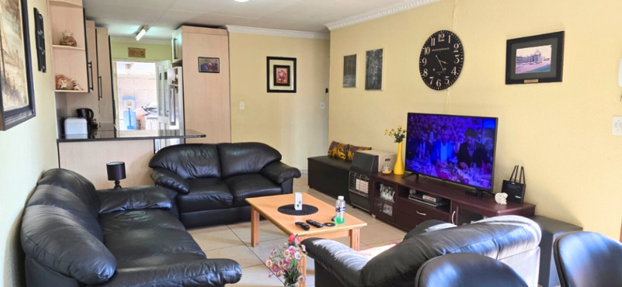 2 Bedroom Property for Sale in Albertsdal Gauteng