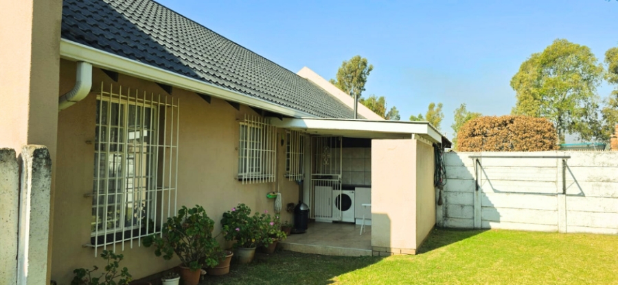 2 Bedroom Property for Sale in Albertsdal Gauteng
