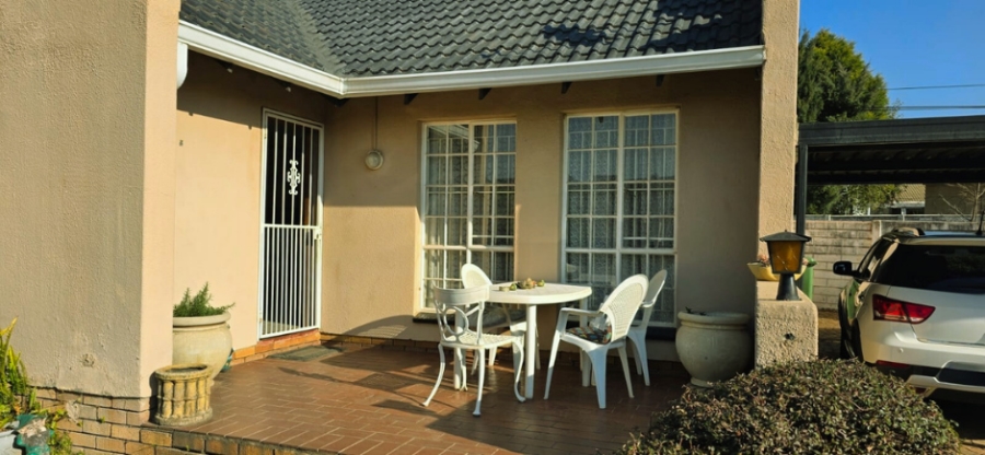 2 Bedroom Property for Sale in Albertsdal Gauteng