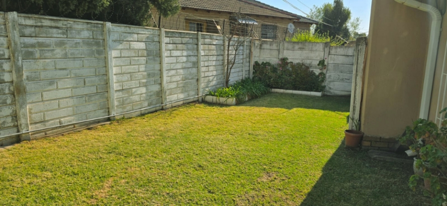 2 Bedroom Property for Sale in Albertsdal Gauteng