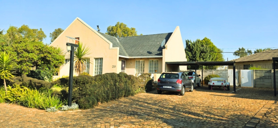 2 Bedroom Property for Sale in Albertsdal Gauteng