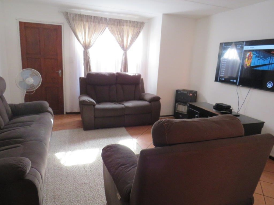2 Bedroom Property for Sale in Albertsdal Gauteng