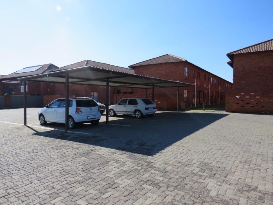 2 Bedroom Property for Sale in Albertsdal Gauteng