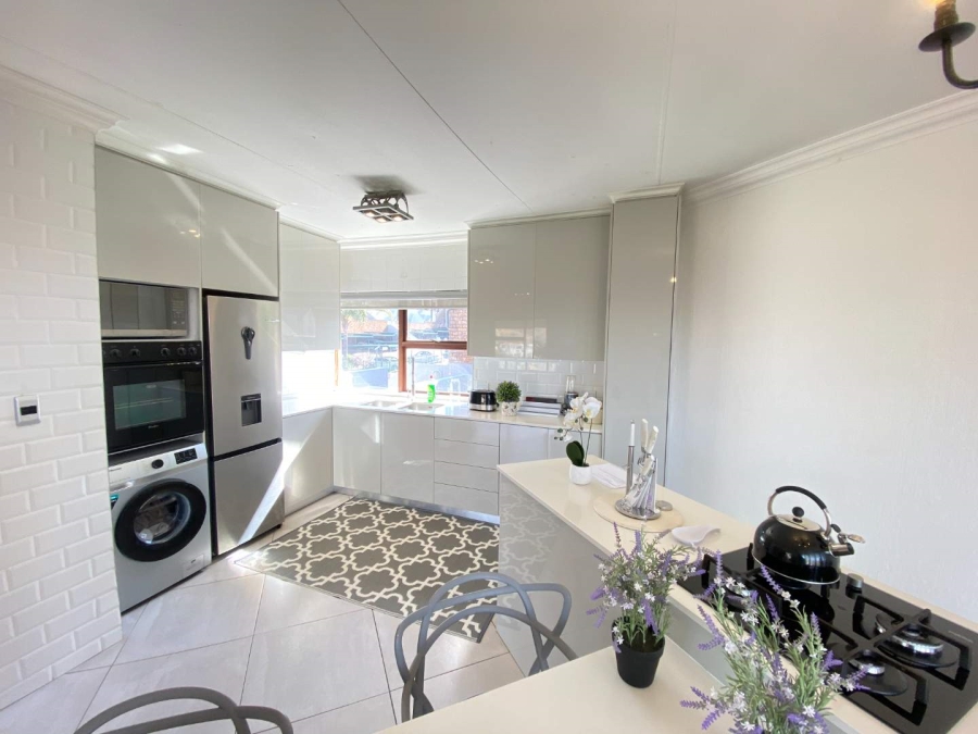 2 Bedroom Property for Sale in Bassonia Gauteng