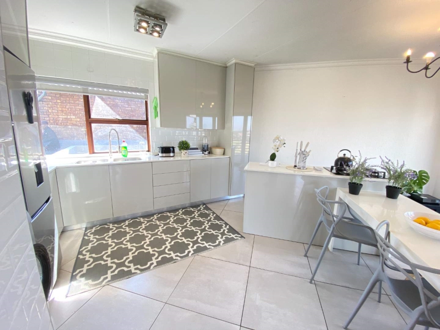 2 Bedroom Property for Sale in Bassonia Gauteng