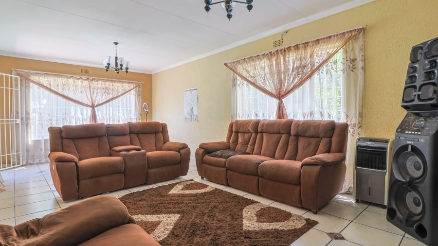 4 Bedroom Property for Sale in Mulbarton Gauteng