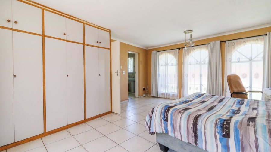 4 Bedroom Property for Sale in Mulbarton Gauteng