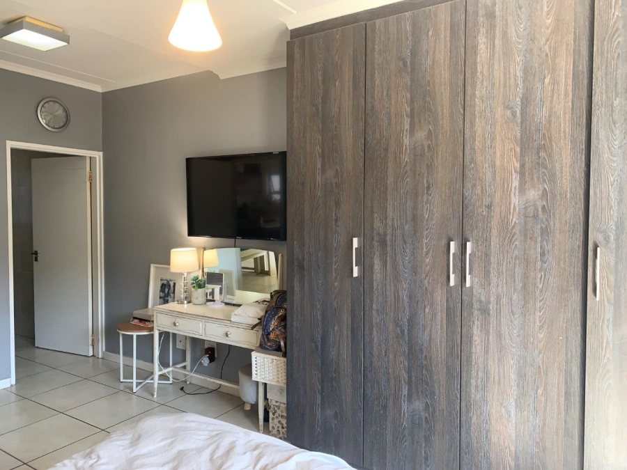 2 Bedroom Property for Sale in Oakdene Gauteng