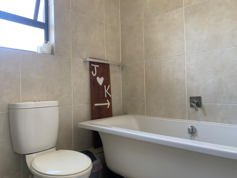 2 Bedroom Property for Sale in Oakdene Gauteng