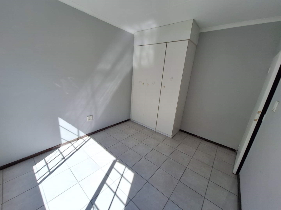 To Let 1 Bedroom Property for Rent in Florida Gauteng