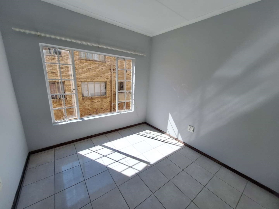 To Let 1 Bedroom Property for Rent in Florida Gauteng