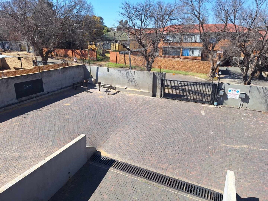 To Let 1 Bedroom Property for Rent in Florida Gauteng