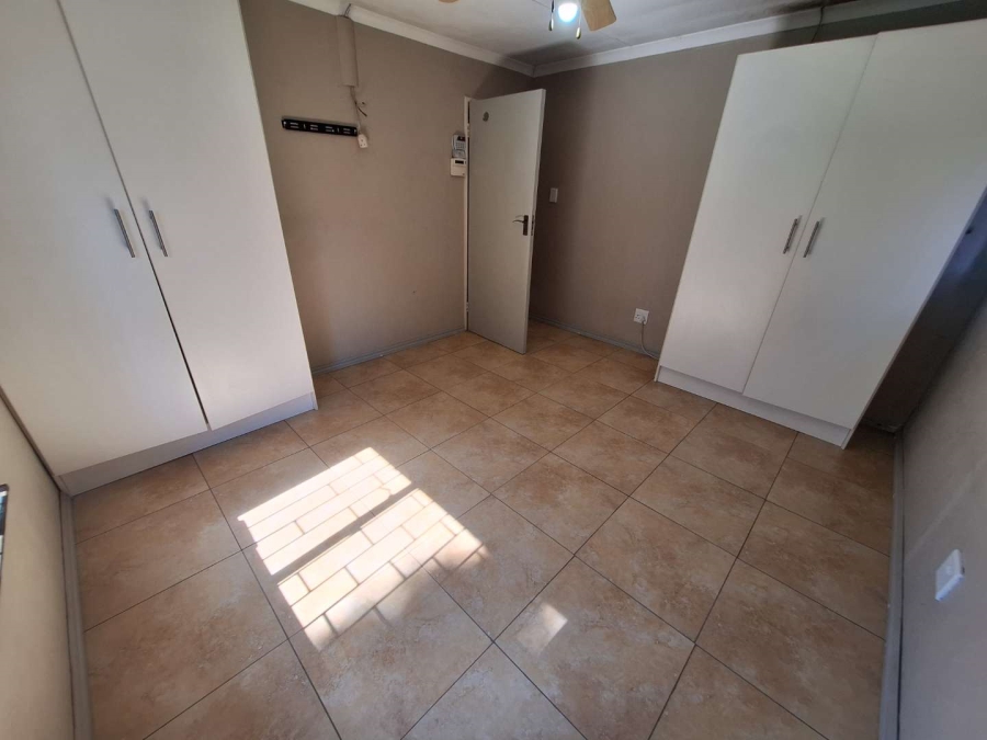To Let 2 Bedroom Property for Rent in Weltevreden Park Gauteng