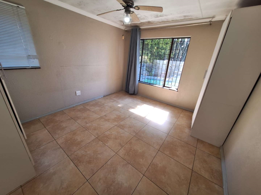 To Let 2 Bedroom Property for Rent in Weltevreden Park Gauteng