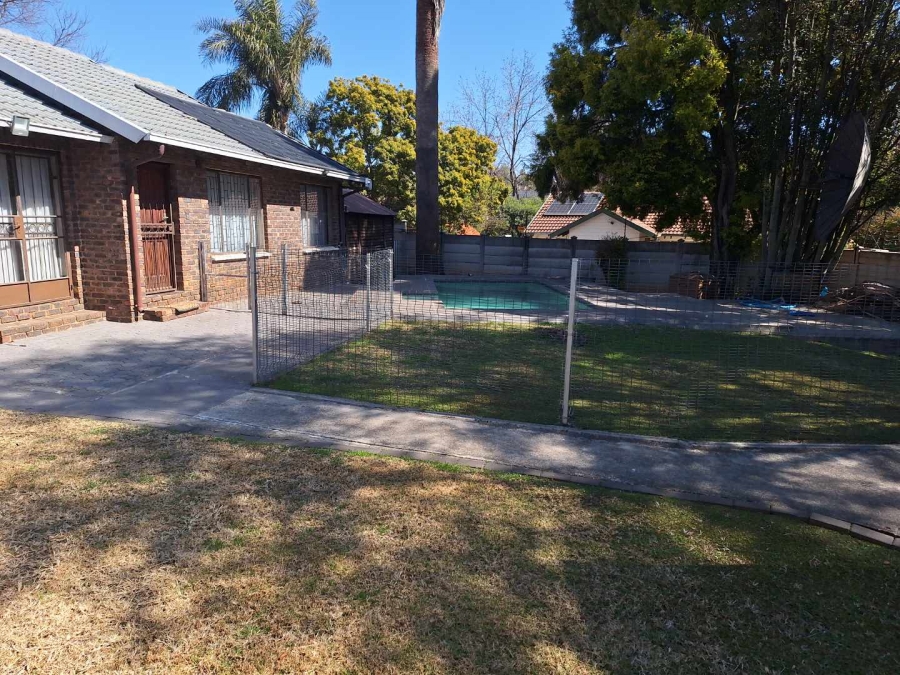 To Let 2 Bedroom Property for Rent in Weltevreden Park Gauteng