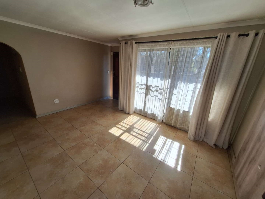 To Let 2 Bedroom Property for Rent in Weltevreden Park Gauteng