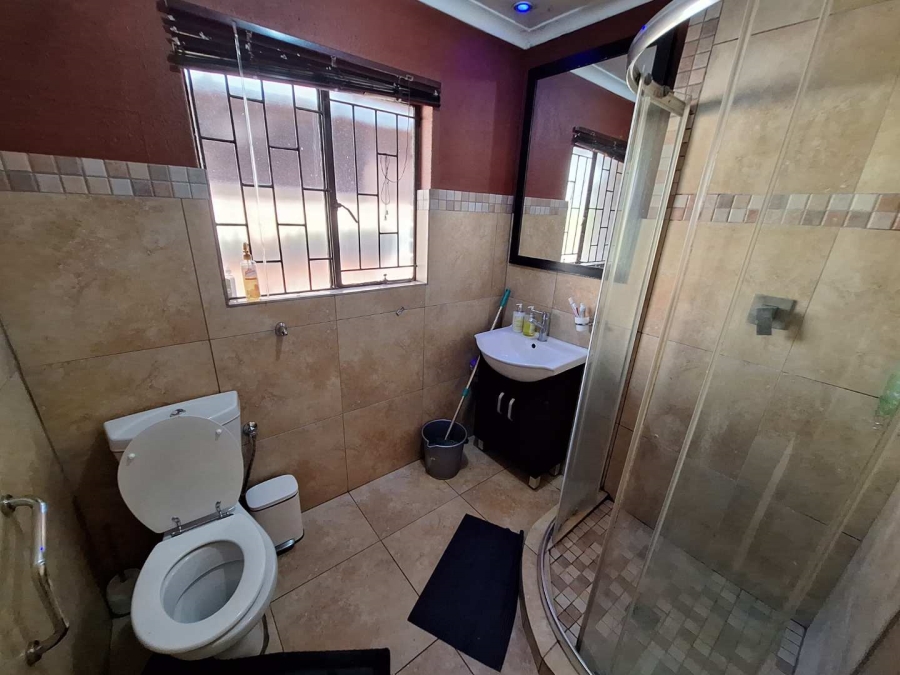 To Let 2 Bedroom Property for Rent in Weltevreden Park Gauteng