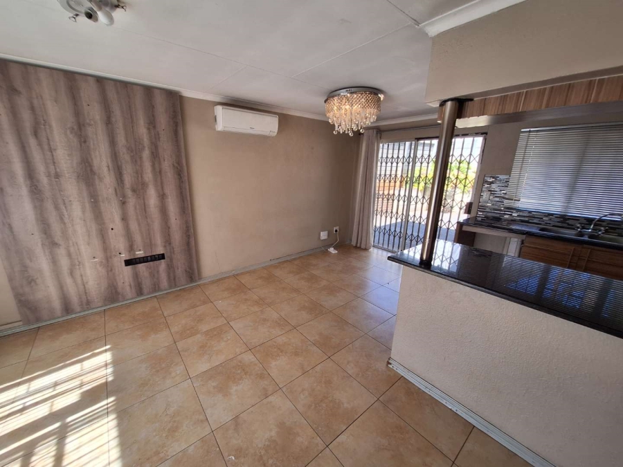 To Let 2 Bedroom Property for Rent in Weltevreden Park Gauteng