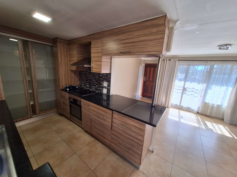 To Let 2 Bedroom Property for Rent in Weltevreden Park Gauteng