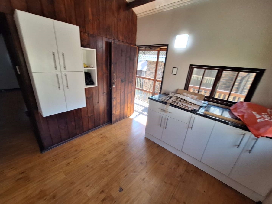 To Let 2 Bedroom Property for Rent in Weltevreden Park Gauteng