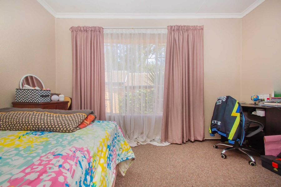 3 Bedroom Property for Sale in Wilgeheuwel Gauteng